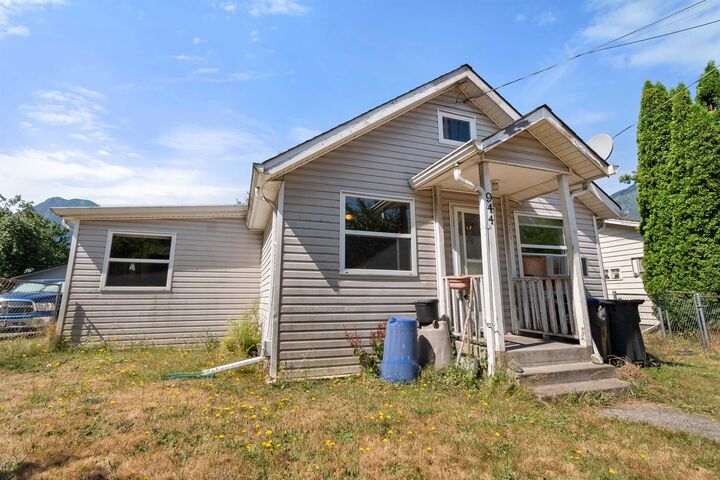 Property Photo:  944 3rd Avenue  BC V0X 1L0 