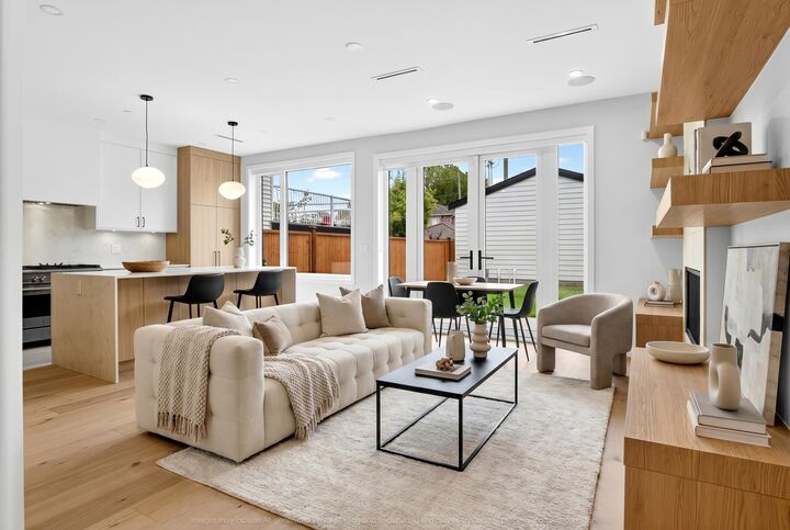 Property Photo: 2741 E 7th Avenue 2 BC V5M 1T8