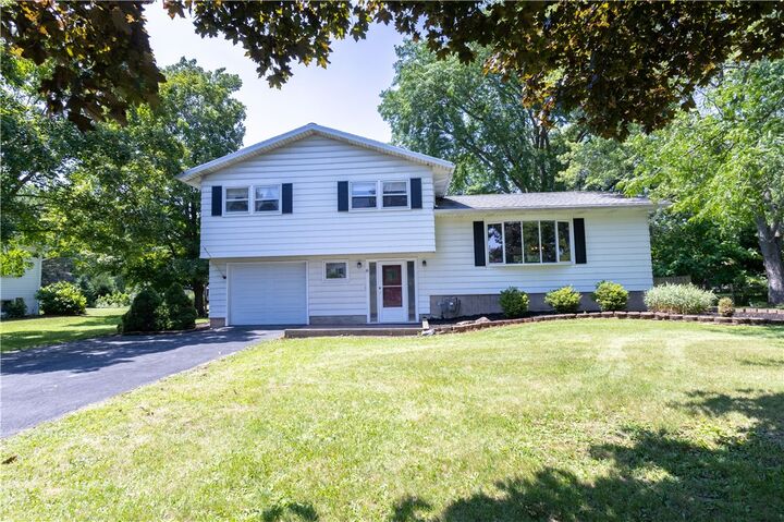 Property Photo:  8 Lomar Drive  NY 14456 