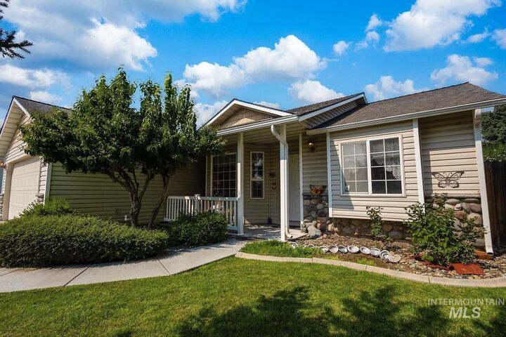 Property Photo:  1507 S Willow Creek  ID 83686 