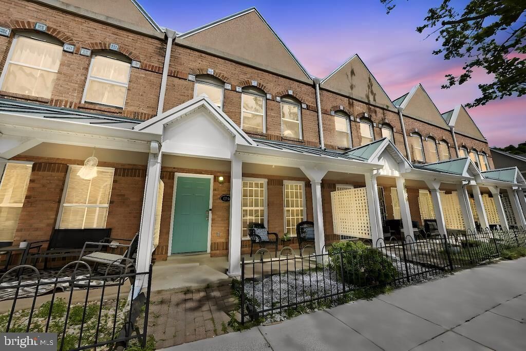 Property Photo:  616 Parkside Place NE  DC 20019 
