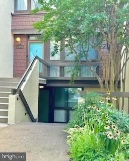 Property Photo:  2212 S Randolph Street 1  VA 22204 