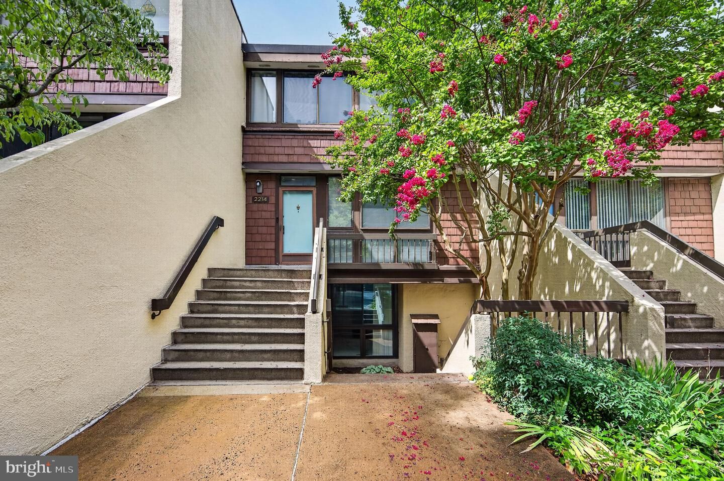 Property Photo:  2212 S Randolph Street 1  VA 22204 