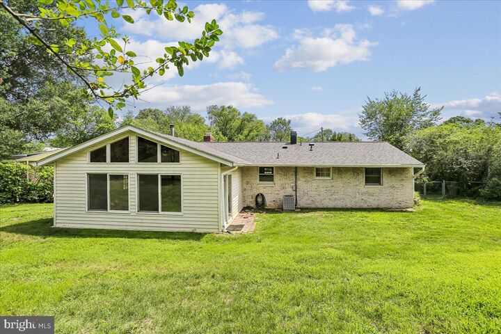 Property Photo:  5002 Eastchester Circle  VA 22310 