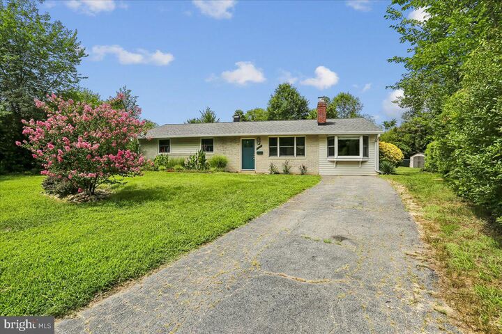 Property Photo:  5002 Eastchester Circle  VA 22310 