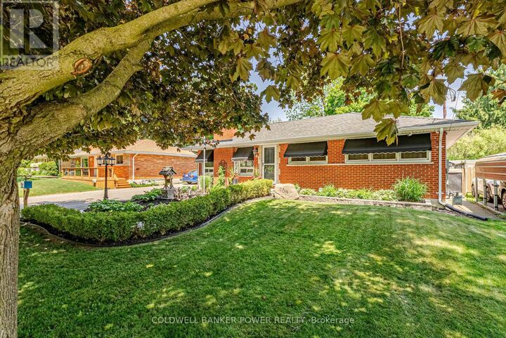 Property Photo: 468 Jellicoe Crescent ON N6K 2M5