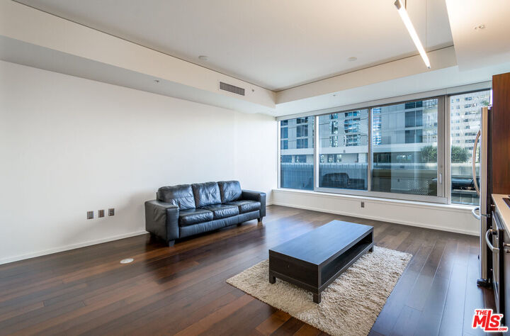 Property Photo: 1155 S Grand Ave, Unit 713 CA 90015