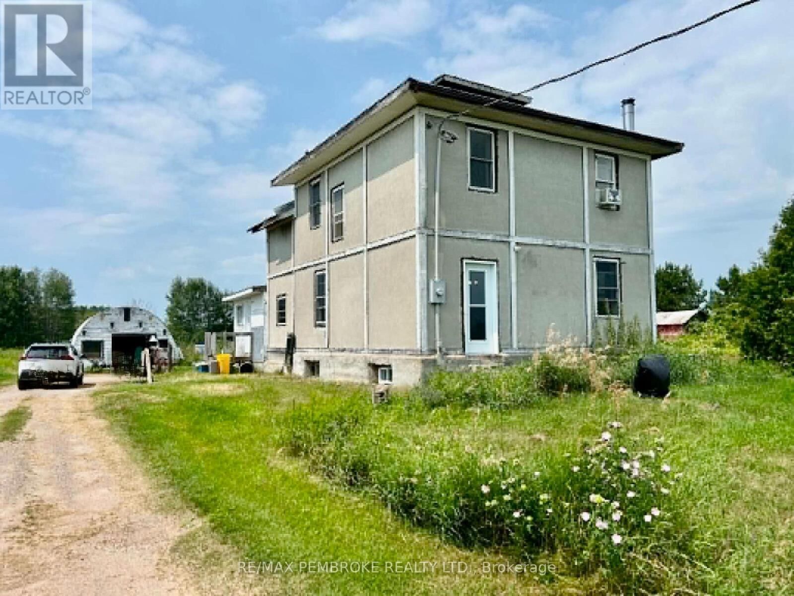 Property Photo:  827 B Line Road  ON K8A 6W5 