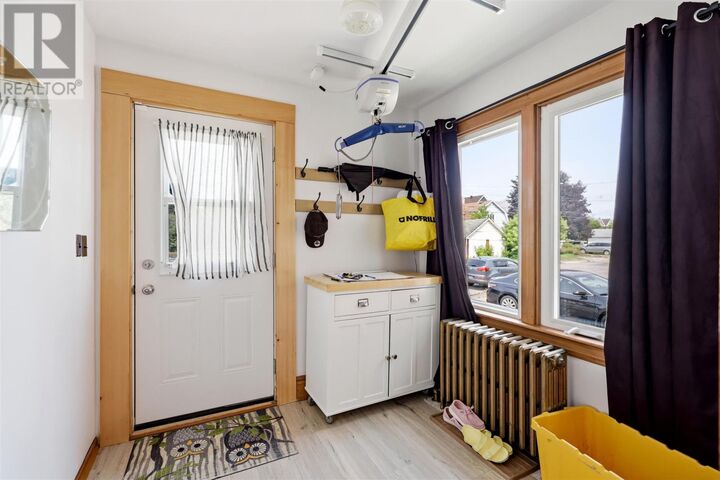 Property Photo: 157 Alexandra St ON P6A 1J5