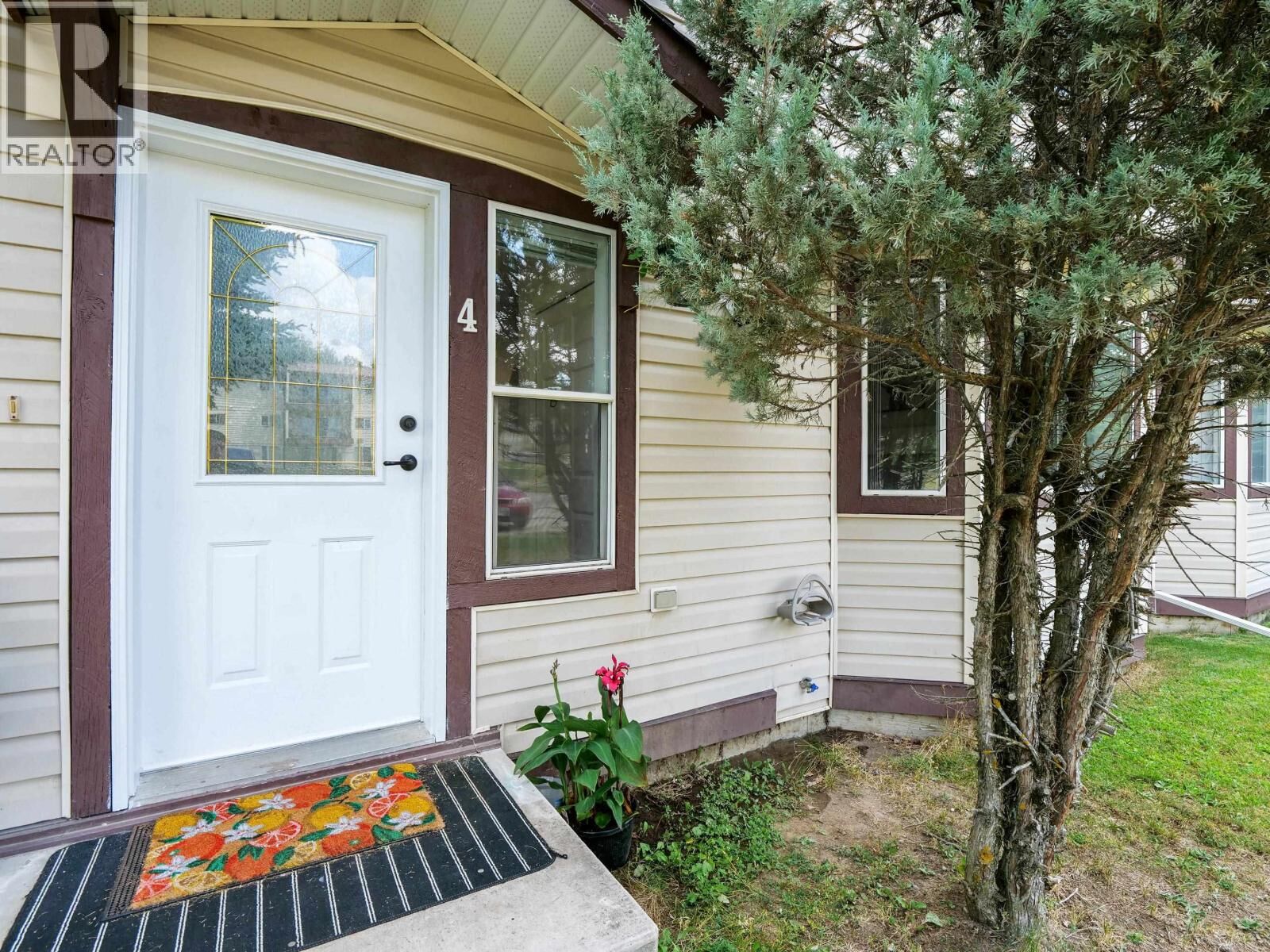 Property Photo:  410 Pinchbeck Street 4  BC V2J 6A3 