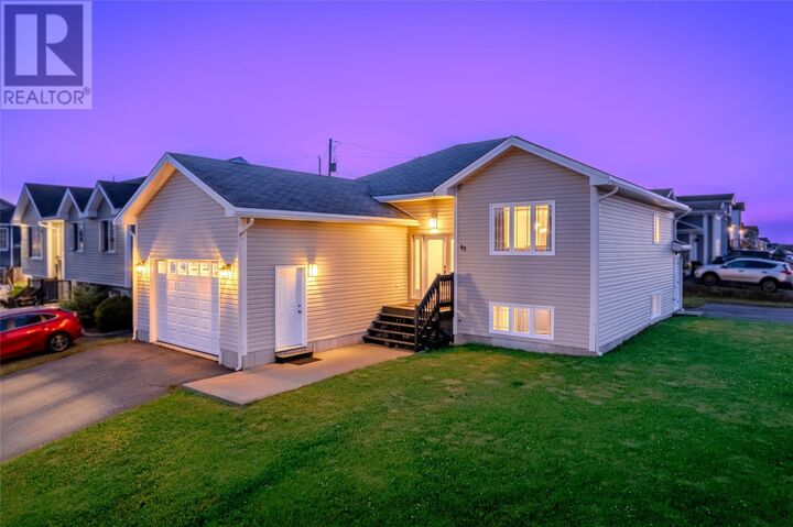 83 Hopedale Crescent — photo 1
