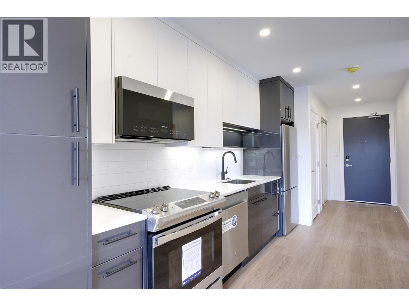 Property Photo:  1380 Pridham Avenue 310  BC V1Y 6B5 