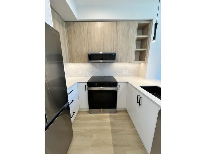 Property Photo:  34395 Gladys Avenue 516  BC V2S 2H5 