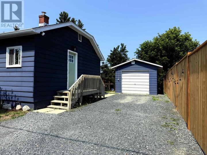 Property Photo: 36 Robert St ON P8T 1C8