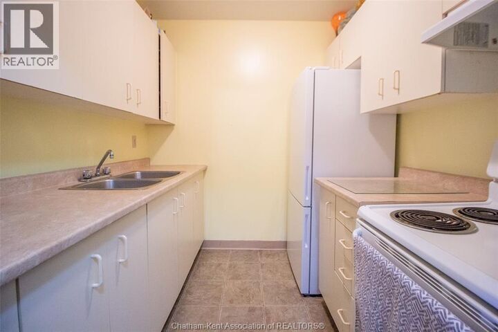 Property Photo:  130 Park Avenue East 404  ON N7M 3V6 
