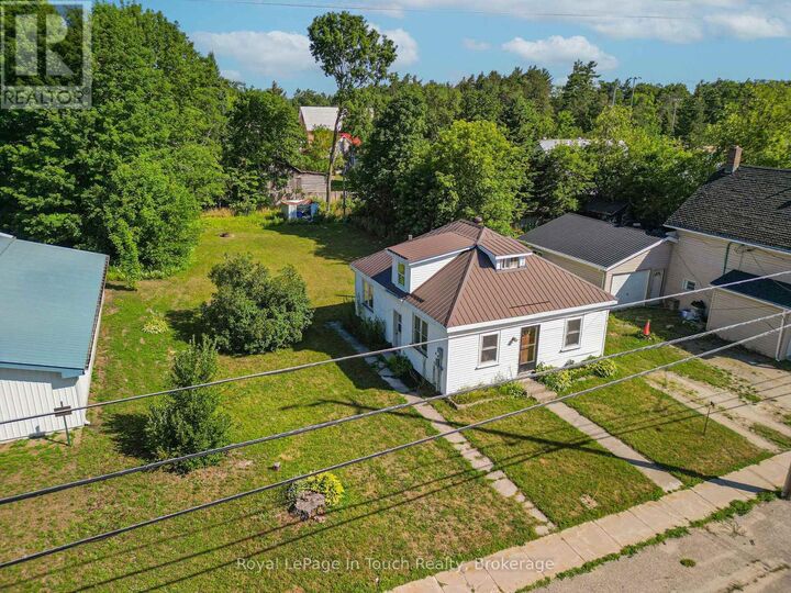 Property Photo:  8 Conc 5 Road West  ON L0L 2J0 