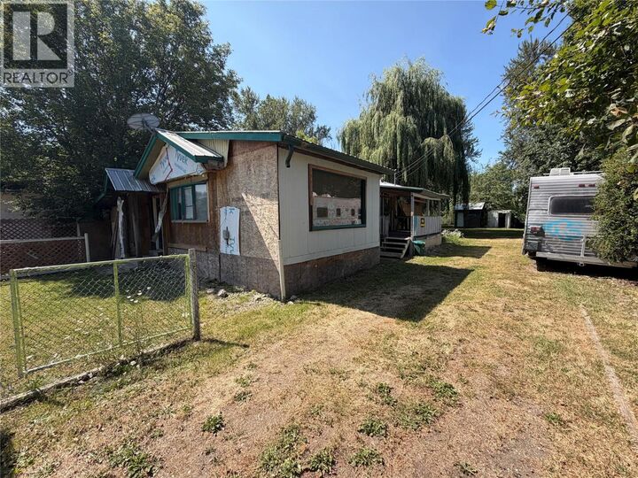 Property Photo:  2076 Heighway Crescent  BC V0E 2G0 
