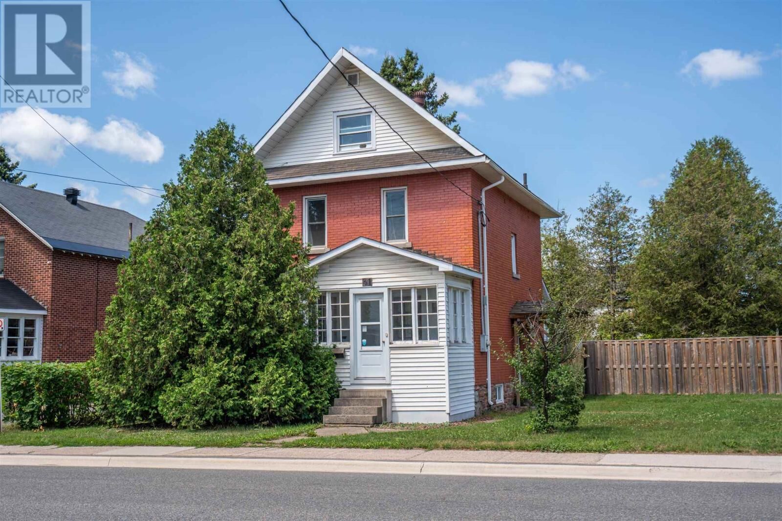 Property Photo: 31 St. George's Ave E ON P6B 1W8