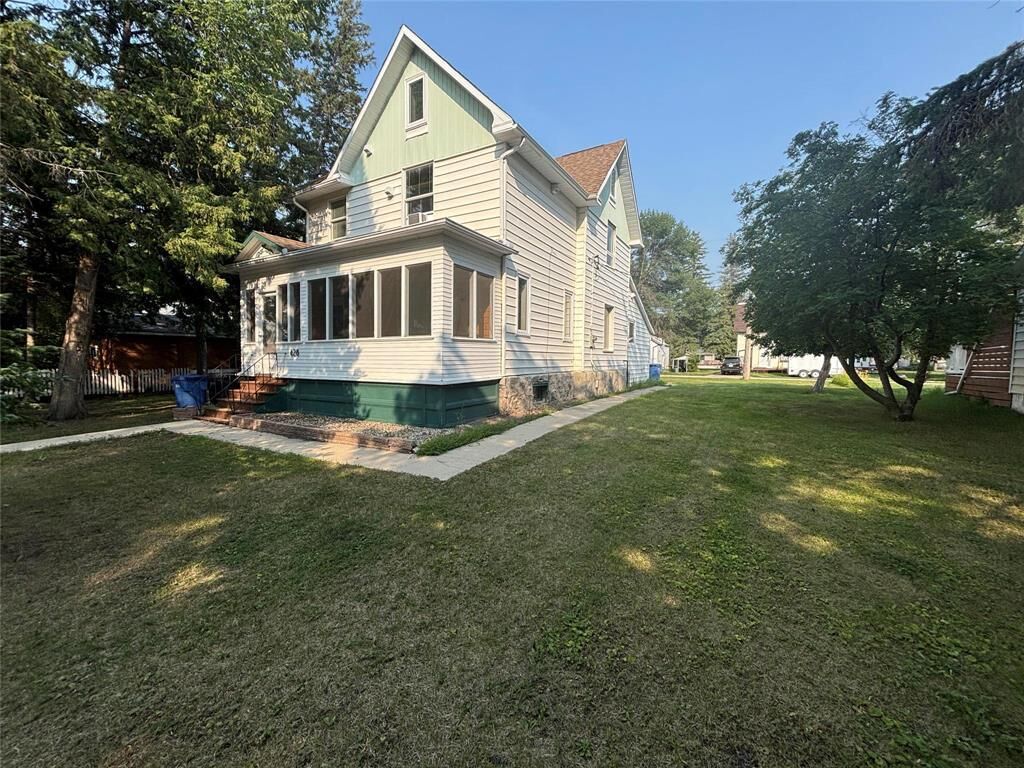 Property Photo:  428 Laurier Avenue  MB R0K 1G0 