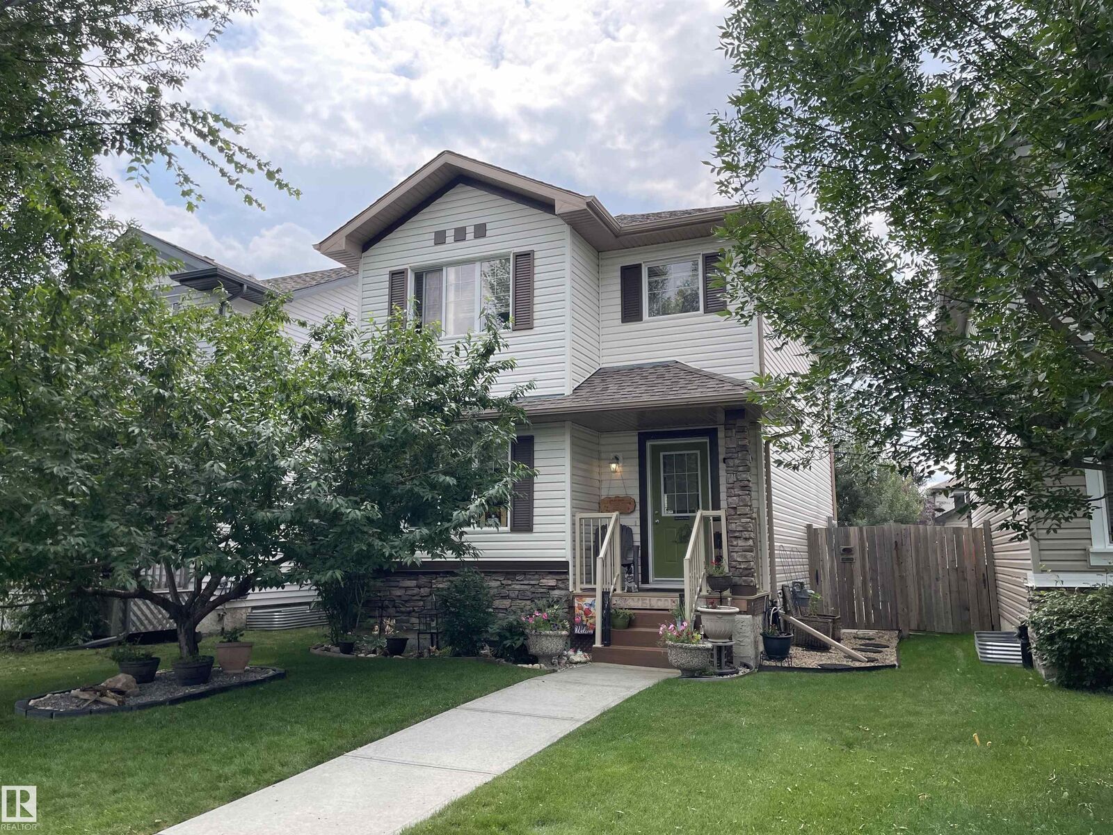 Property Photo:  9815 104 Avenue  AB T8R 0C2 