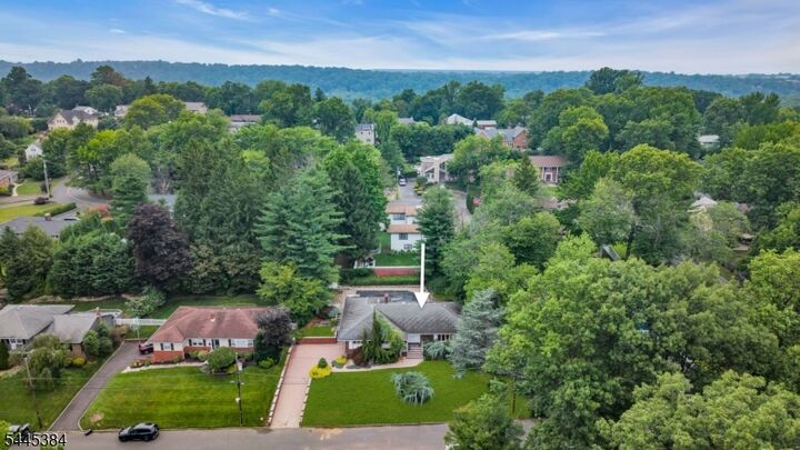Property Photo:  7 Oak Rdg  NJ 07081 