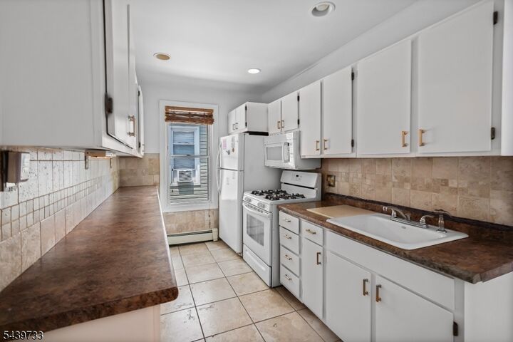 Property Photo:  88 Franklin Ter  NJ 07111 