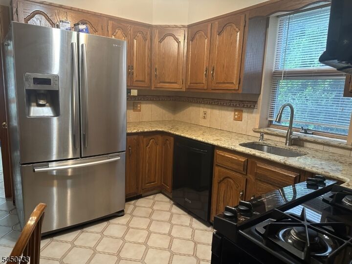 Property Photo:  194 Glenwood Rd  NJ 07208 