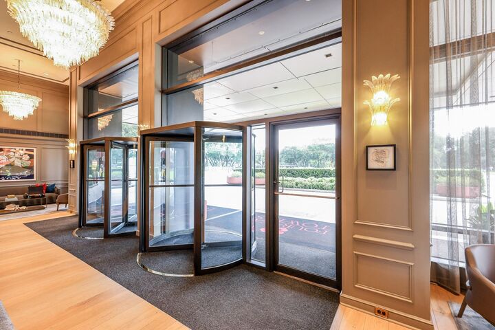 Property Photo:  5100 San Felipe Street 94E  TX 77056 