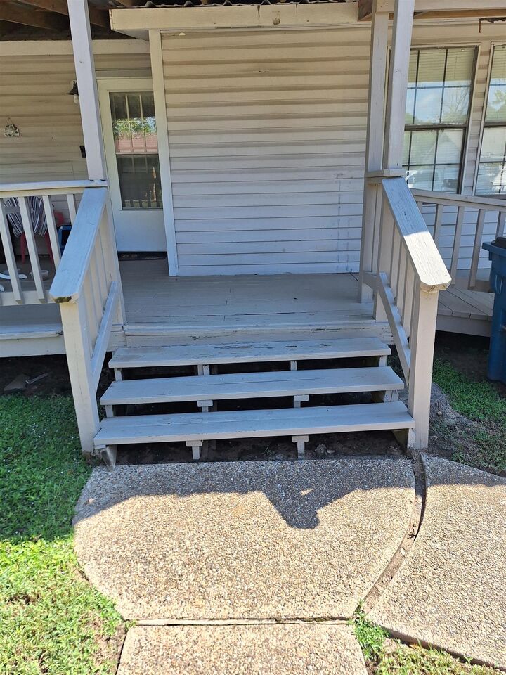 Property Photo: 1002 N North St TX 75647