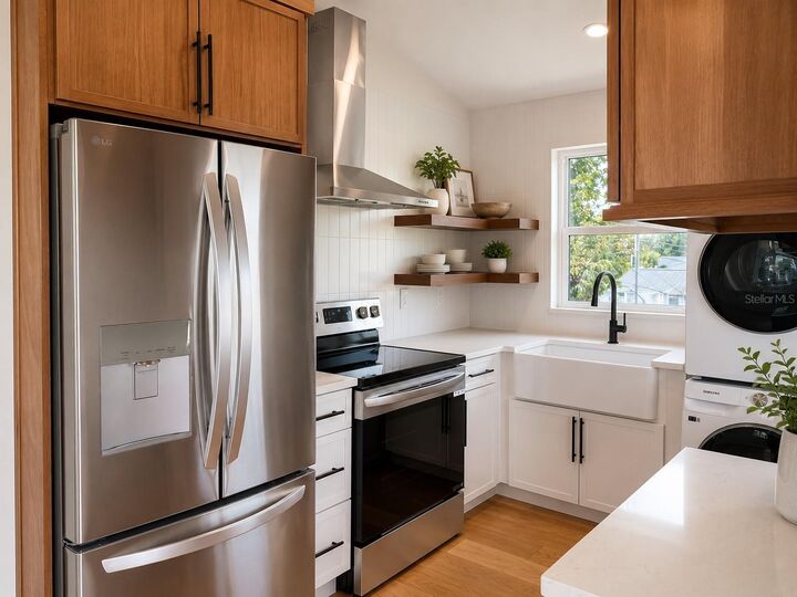 Property Photo: 2822 1/2 11th St N FL 33704