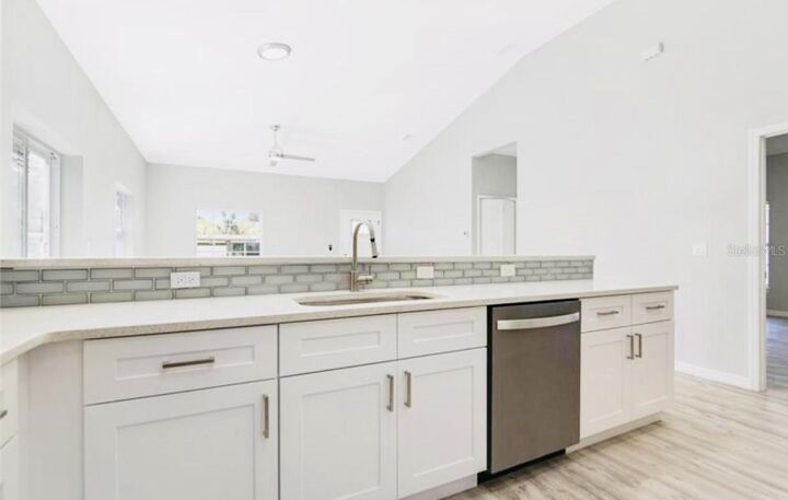 Property Photo: 617 Holmes Avenue FL 32114