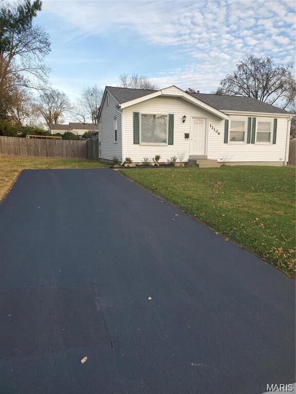 Property Photo:  12106 Belaire Place  MO 63043 