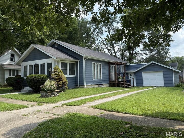 Property Photo: 516 E South Avenue IL 62246