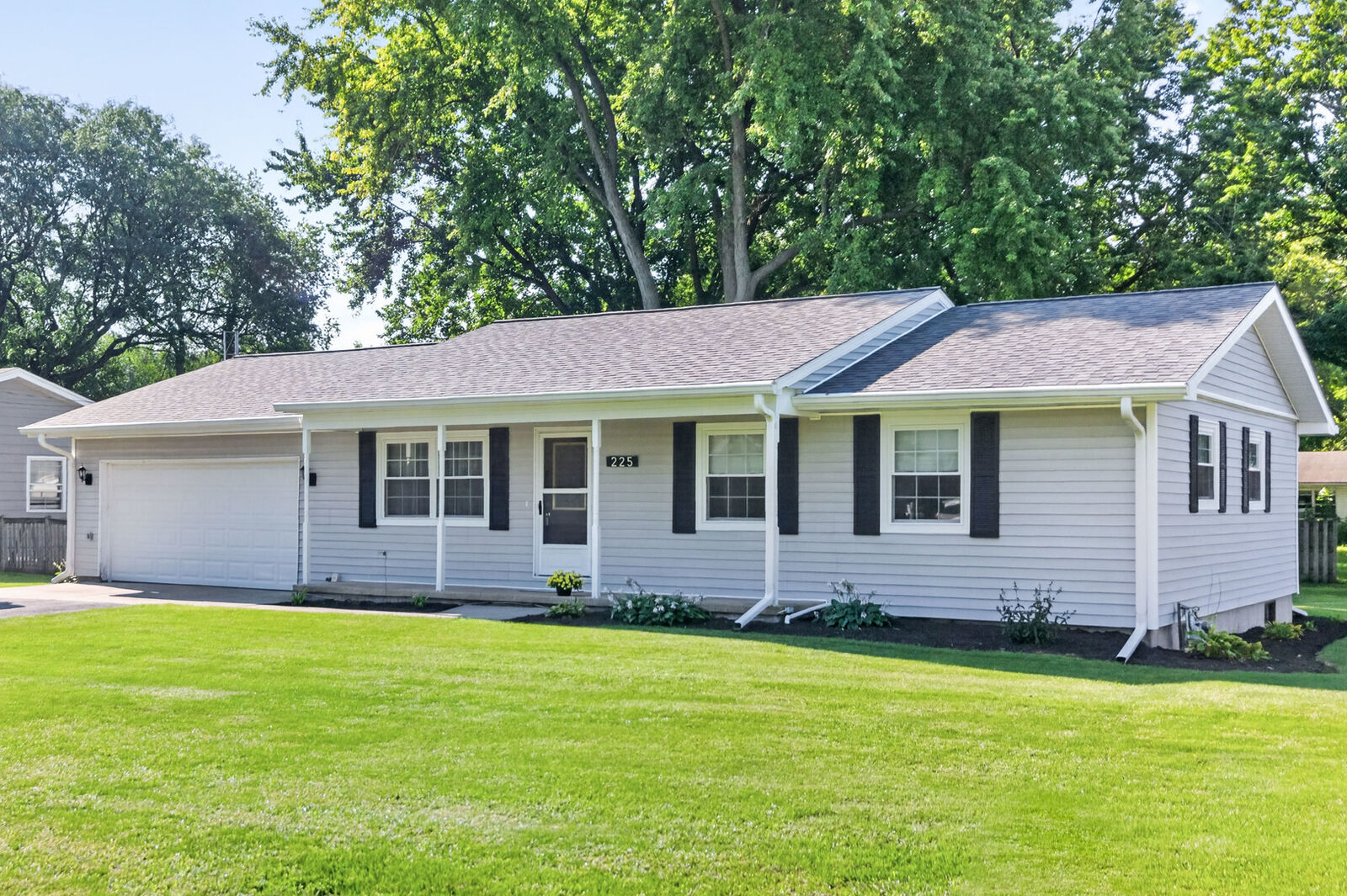 Property Photo:  225 W Eisenhower Street  IL 60556 