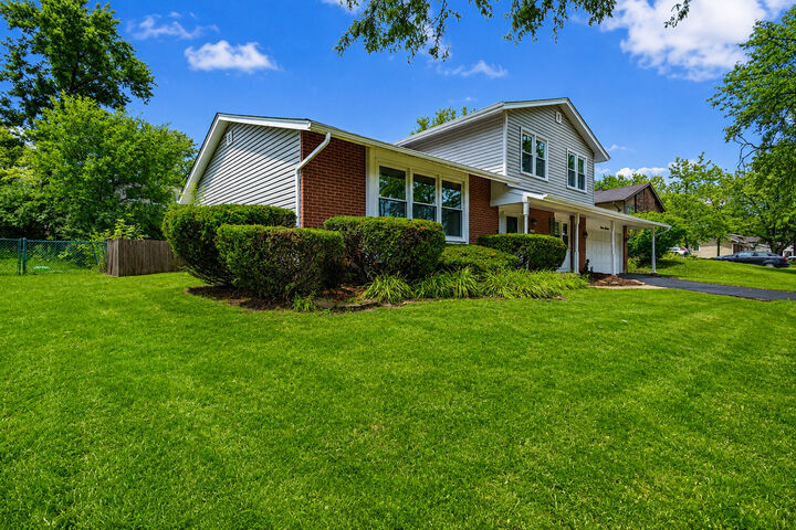 Property Photo:  716 Dorchester Drive  IL 60440 