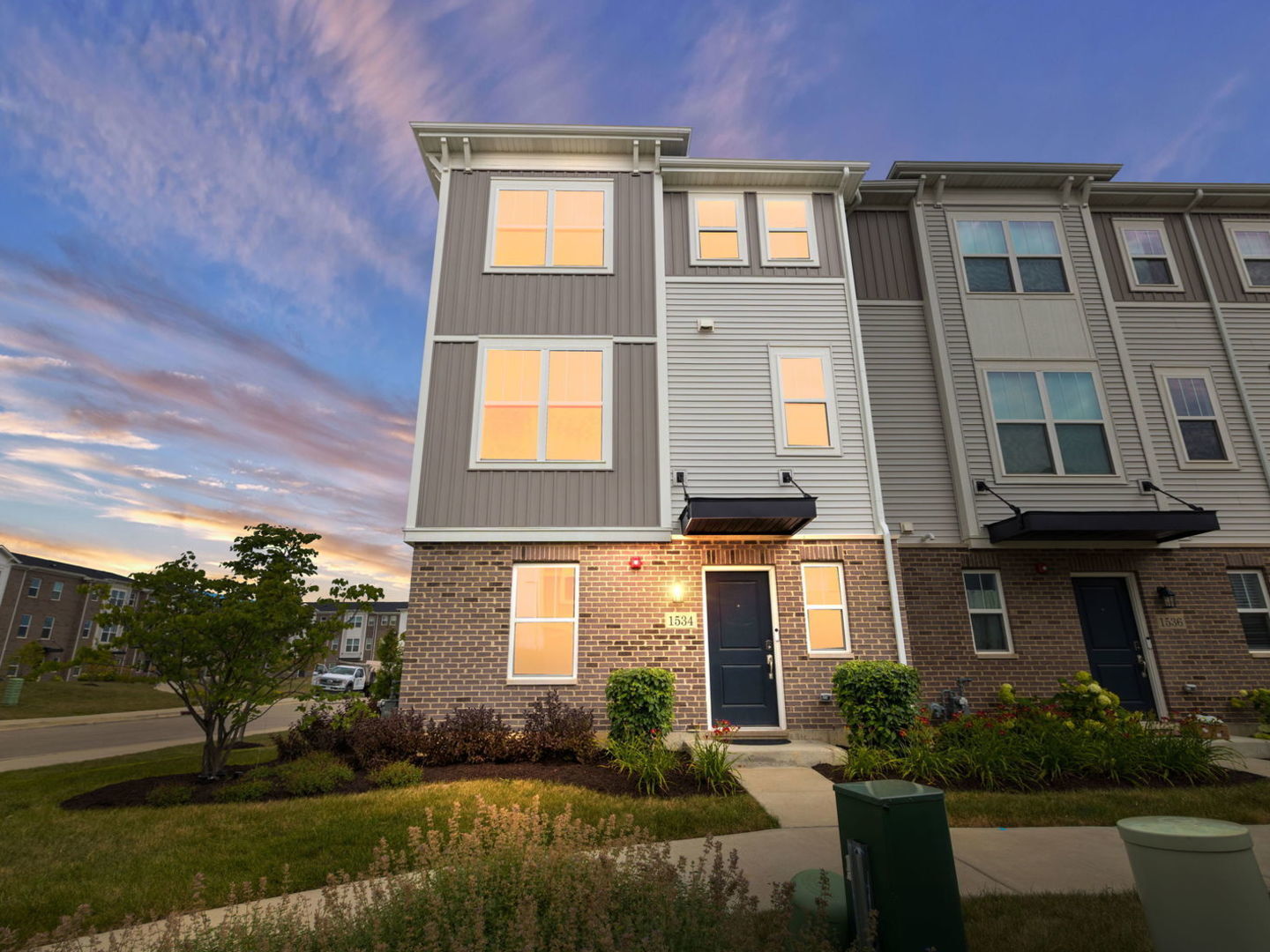 Property Photo: 1534 Slade Way IL 60018