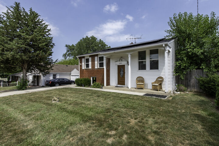 Property Photo:  2021 Honore Avenue  IL 60064 