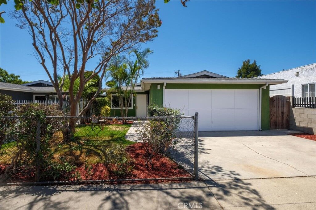 Property Photo: 1014 E O CA 90744