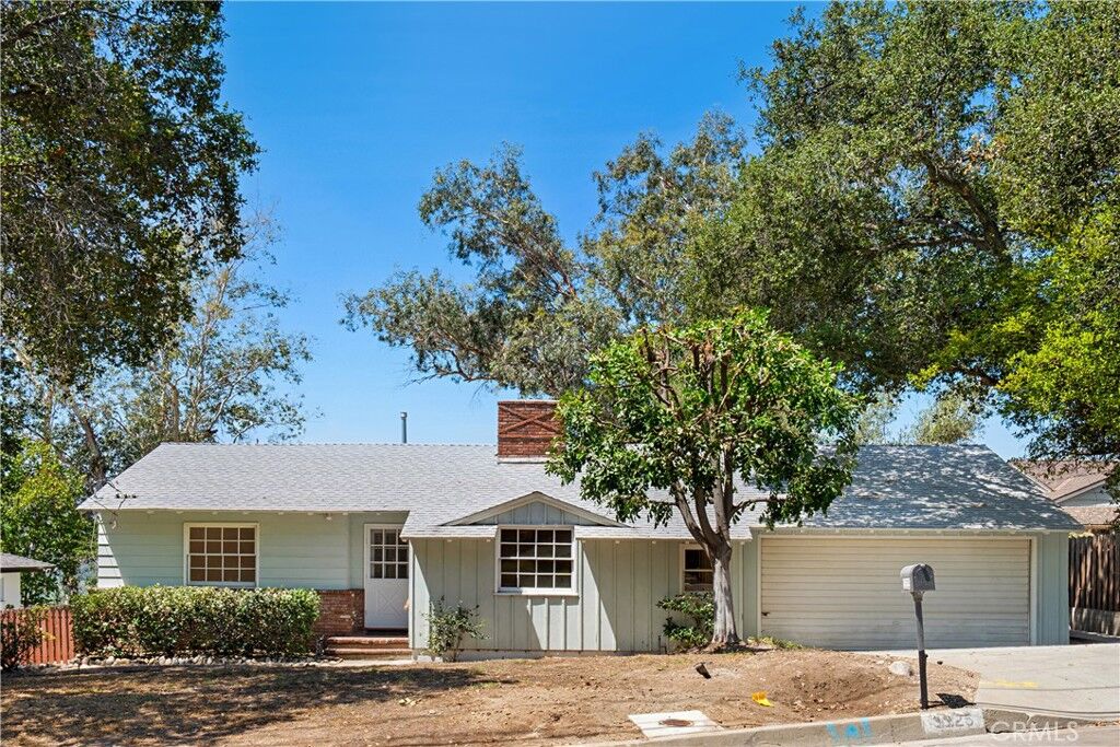 Property Photo:  3325 Crestford  CA 91001 