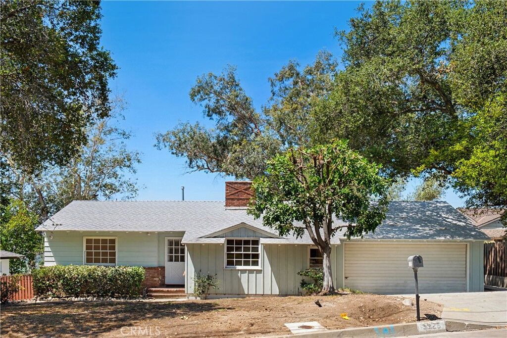Property Photo:  3325 Crestford  CA 91001 