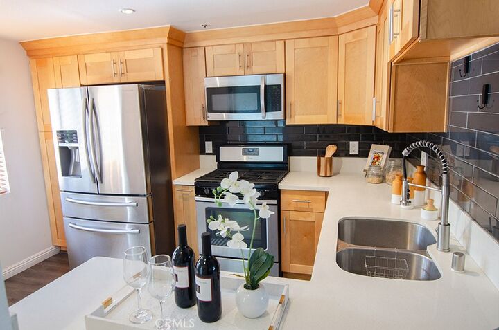 Property Photo:  1310 E Orange Grove Boulevard 113  CA 91104 