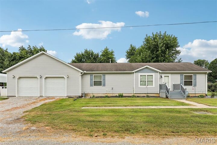 Property Photo:  510 W Douglas Street  IL 62074 