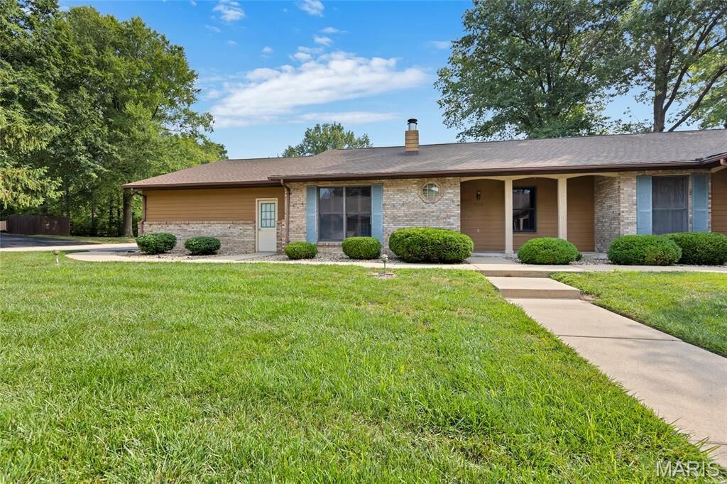 Property Photo:  2112 West Boulevard  IL 62221 