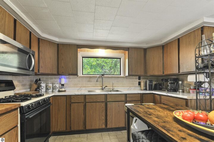 Property Photo:  1709 W Division Street  MI 49601 