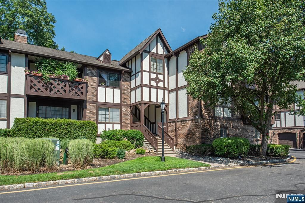 Property Photo:  1208 Faulkner Court  NJ 07430 
