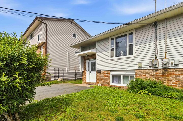 Property Photo:  31 Inglewood Crescent  NS B2W 5W4 