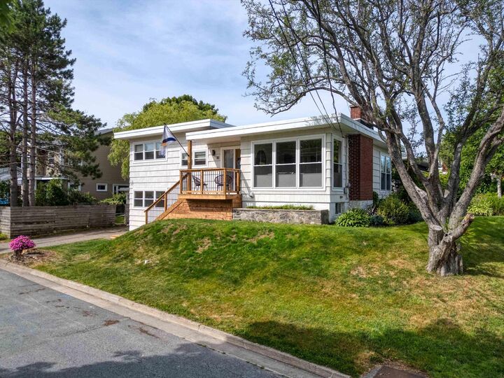 10 Clearview Crescent — photo 1