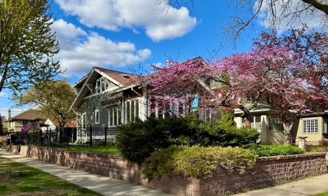 Property Photo:  1697 Stanford Avenue  MN 55105 