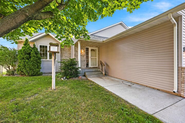 Property Photo: 1351 Rolling Oaks Drive MN 55341