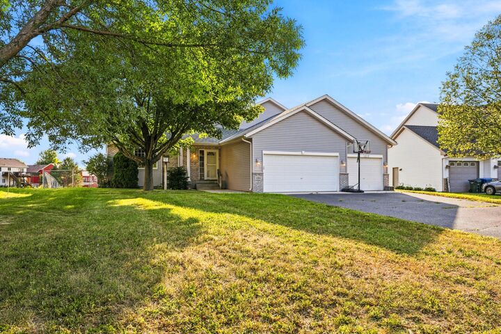 Property Photo:  1351 Rolling Oaks Drive  MN 55341 